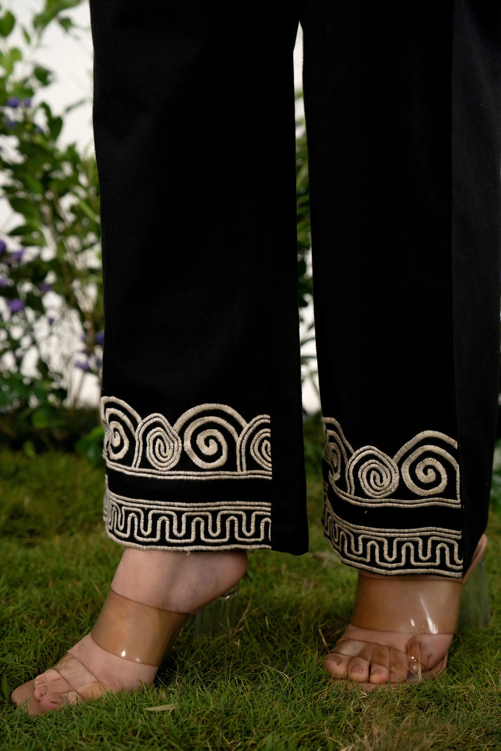 Noir Muse Embroidered Kaftan Co-ord Set